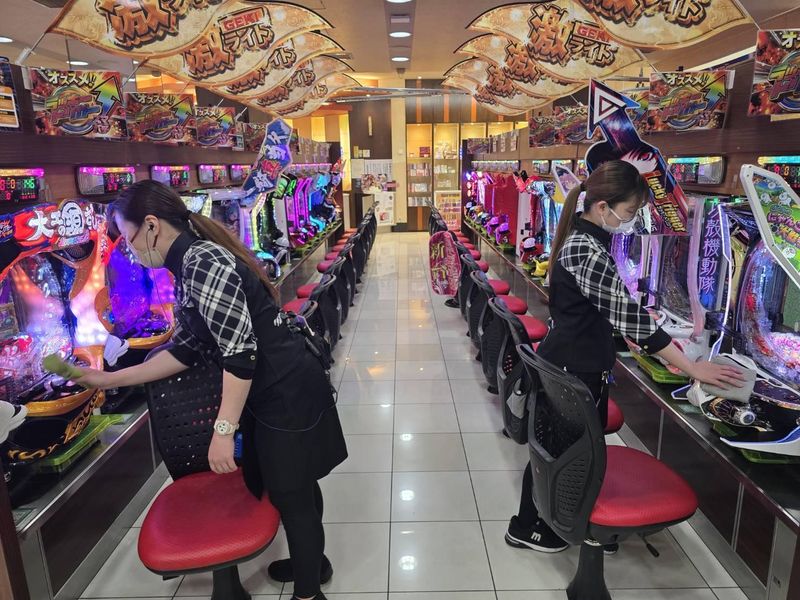 パチンコFUJIMI鷹岡店のアルバイト・バイト求人情報-03