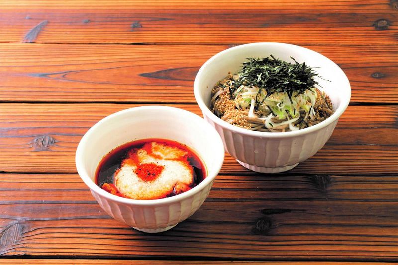 なぜ蕎麦にラー油を入れるのか。池袋西口店のアルバイト・バイト求人情報-02