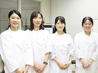 化粧品メーカーで自分だけの化粧水を作る!研究開発職の仕事体験