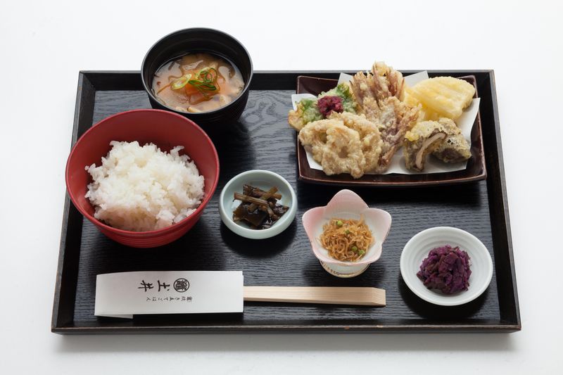 竈炊きたて御飯どい PLUS ONE KYOTO　SUINA室町店のアルバイト・バイト求人情報-04