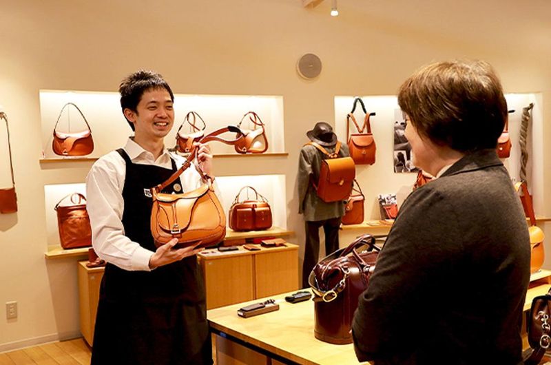 鞄いたがき 中部国際空港セントレア店(株式会社いたがき)のアルバイト・バイト求人情報-04