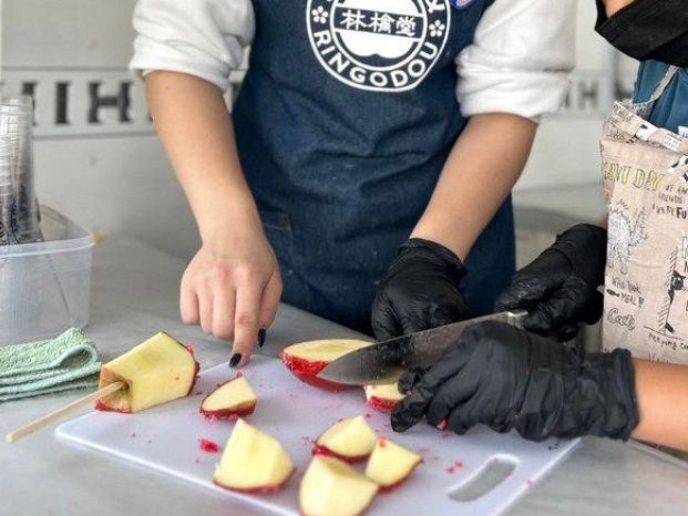 リンゴアメ専門店 林檎堂 那覇国際通り店のアルバイト・バイト求人情報-02