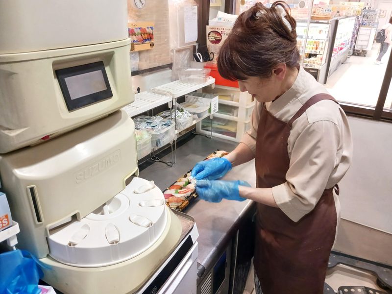 鮨の小松水産(小松水産イオン桑園店)のアルバイト・バイト求人情報-02