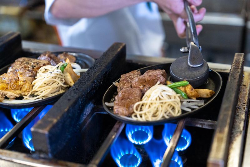 ステーキ・ハンバーグどんさん亭　新宿郷屋敷店(株式会社サンフード)のアルバイト・バイト求人情報-02