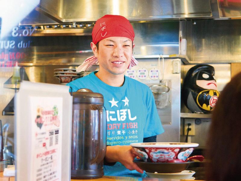 ラーメン凪 新宿ゴールデン街店本館のアルバイト・バイト求人情報-04