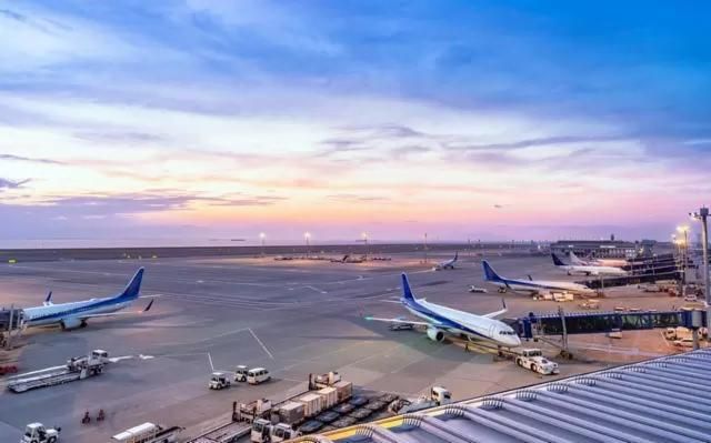 ロイヤルホスト 中部国際空港店のアルバイト・バイト求人情報-03