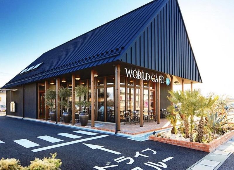 WORLD CAFE 甲府昭和店の派遣求人情報