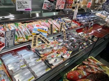 大型スーパーの鮮魚コーナーで水産加工・管理業務