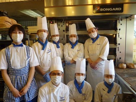 ベーカリーレストランホールスタッフ