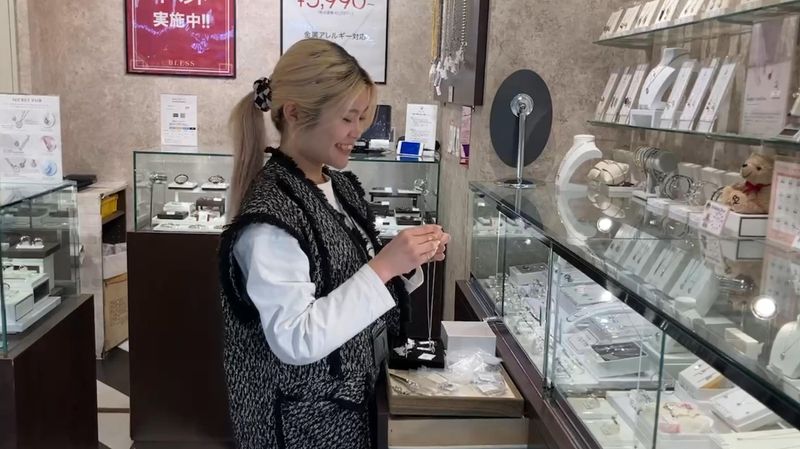 BLESS キャナルシティオーパ店(福岡県福岡市博多区)のアルバイト・バイト求人情報-03