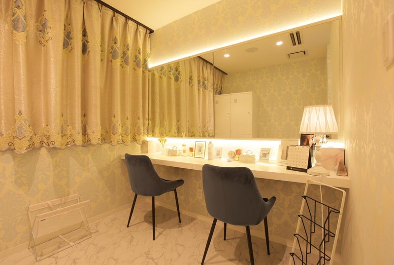 美容外科・美容皮膚科フローラクリニック池袋院のアルバイト・バイト求人情報-04