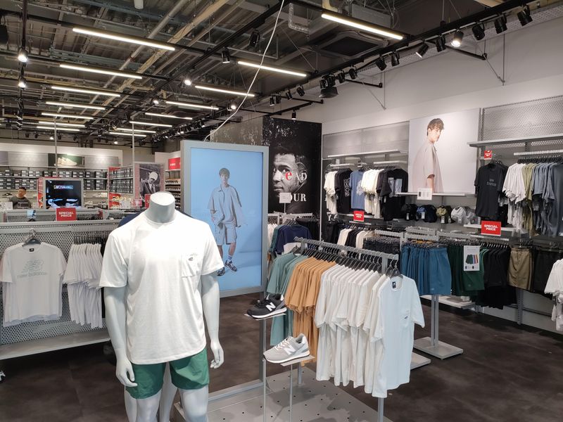 りんくうプレミアム・アウトレット内『ニューバランスファクトリーストア』のアルバイト・バイト求人情報-03