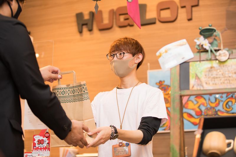 HUGLOT　イオンモール八幡東店のアルバイト・バイト求人情報-03