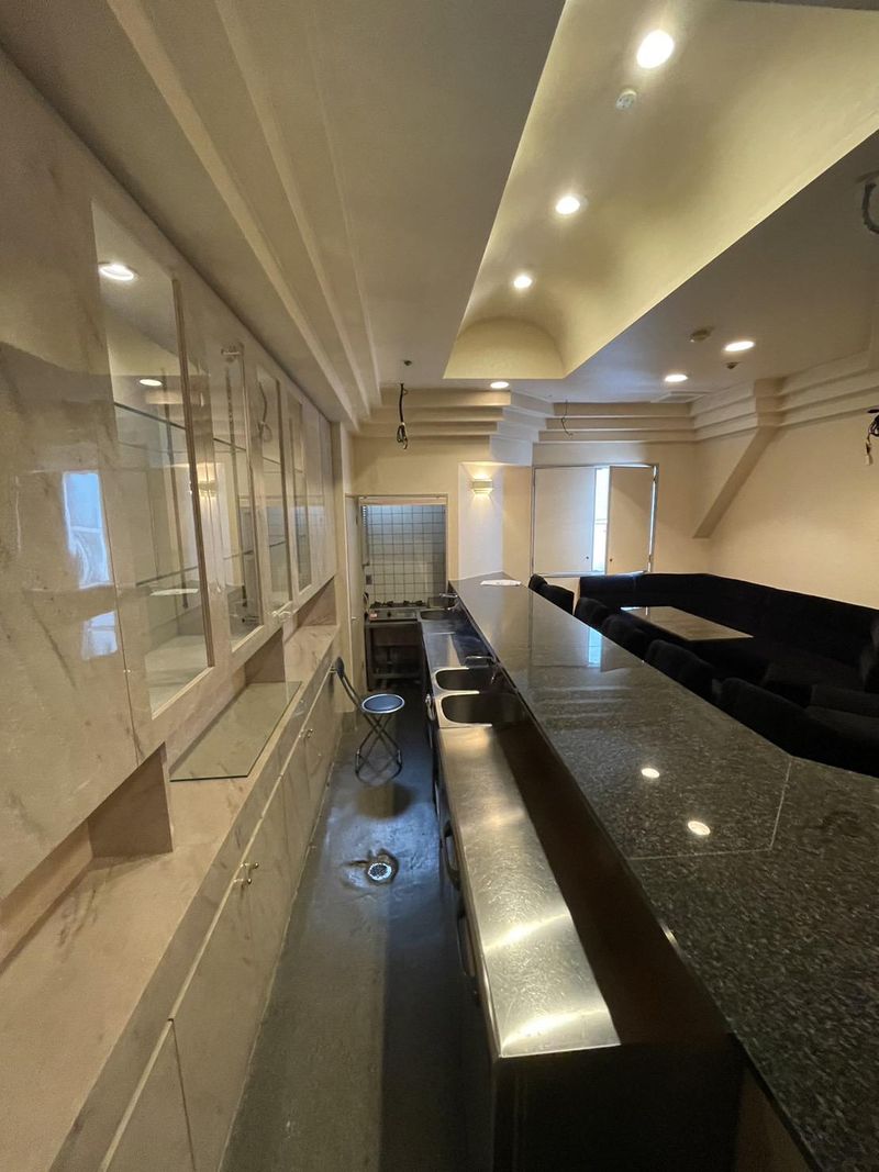 スナックのフロアスタッフ