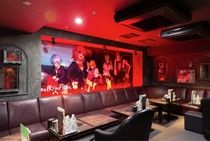 ある夜、ビルの片隅での求人情報