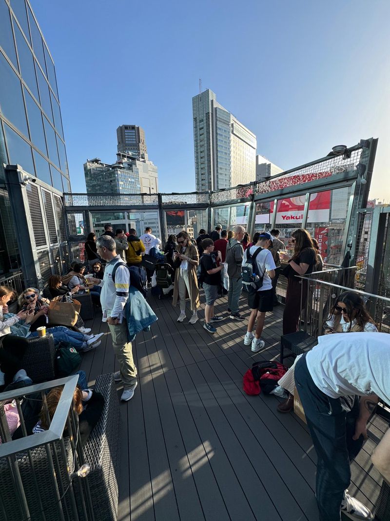 CROSSING VIEW & ROOFTOP LOUNGE MAG8のアルバイト・バイト求人情報-02