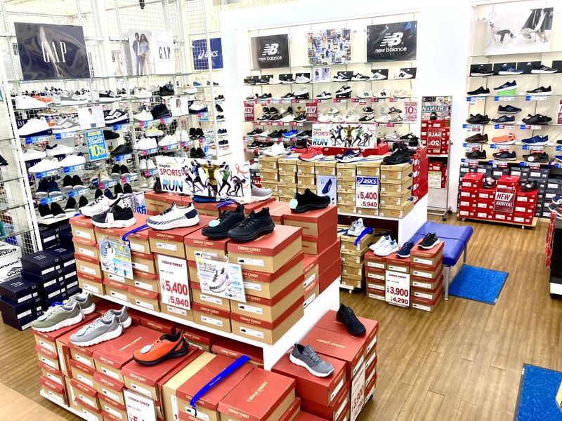 シュープラザ　那覇国場十字路店[24192]のアルバイト・バイト求人情報-02