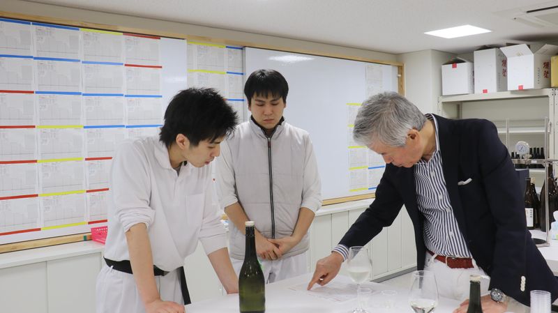 製造スタッフと歩く、五感で感じる蔵見学体験