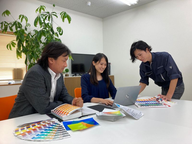 株式会社デコラム