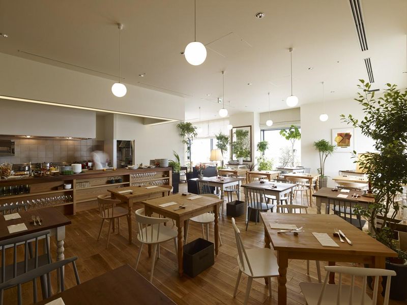 Moliere　Cafe　降っても晴れてものアルバイト・バイト求人情報-04