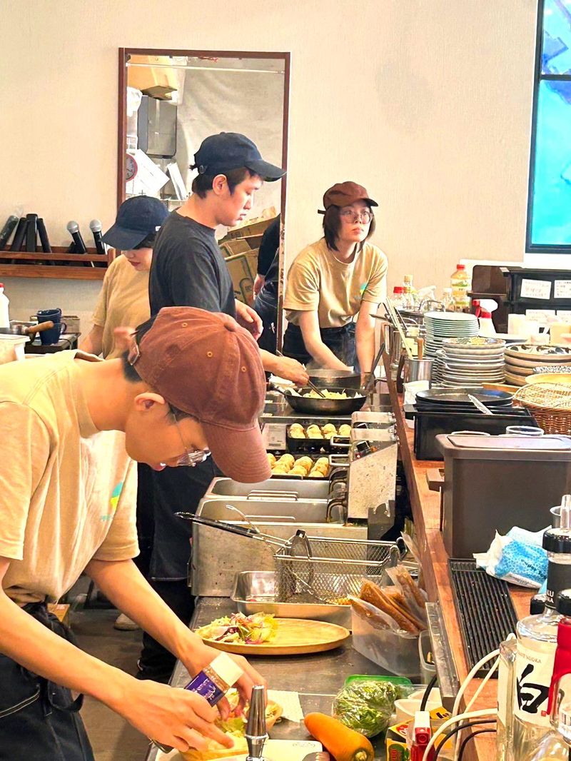 Pivot BASE Cafe & Bar @Dotonboriのアルバイト・バイト求人情報-04