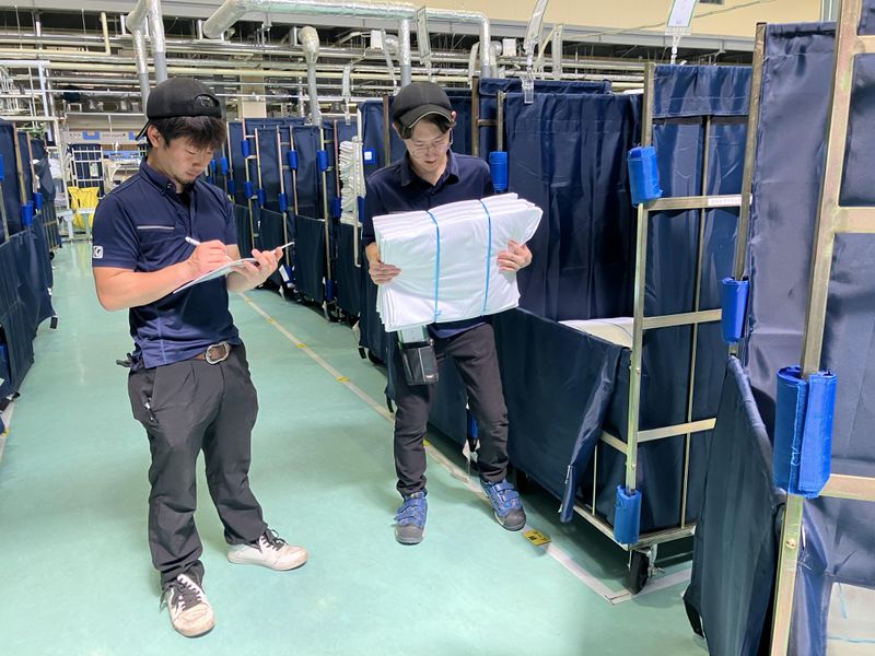 クリーニング工場スタッフ