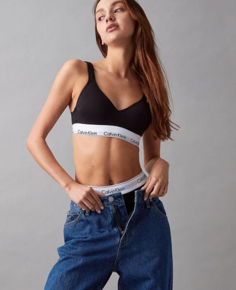 Calvin Klein　天神地下街店のアルバイト・バイト求人情報-02