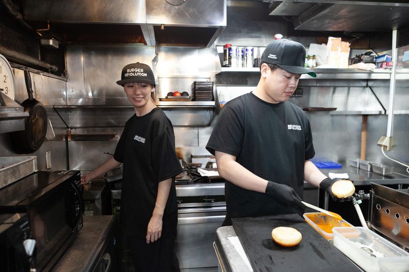 Burger Revolution Tokyo 六本木テラス店のアルバイト・バイト求人情報-02