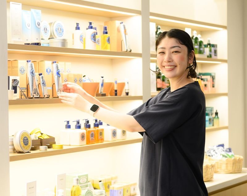ロクシタンジャポン株式会社/ロクシタン エソラ池袋店のアルバイト・バイト求人情報-04