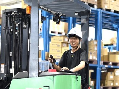 フォークリフト　福岡県北九州市小倉南区 最近はバッテリー式も！工場や倉庫、イベント会場設営に欠かせない機械