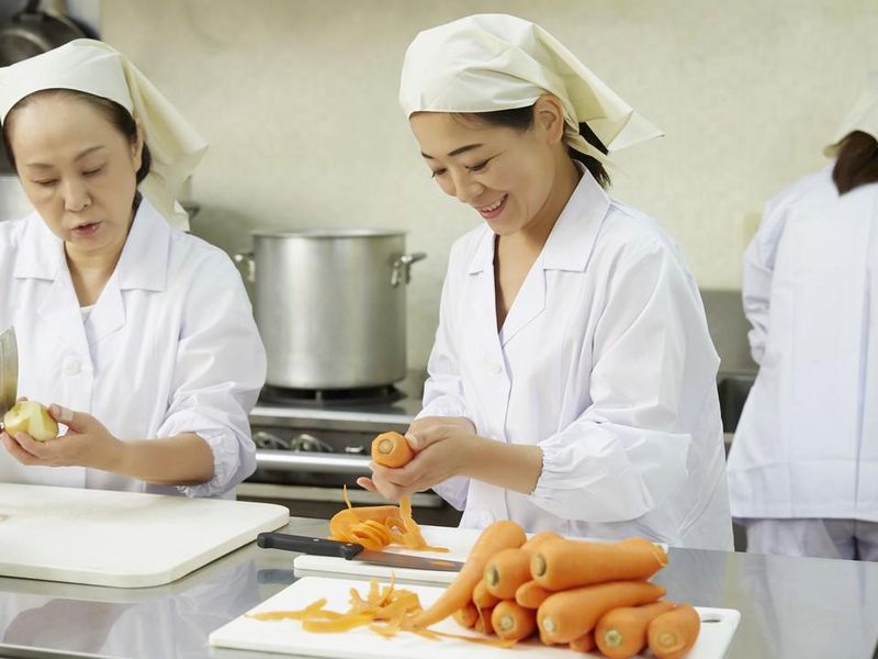 小規模多機能ホーム『やちだもの家青山』内厨房のアルバイト・バイト求人情報-01