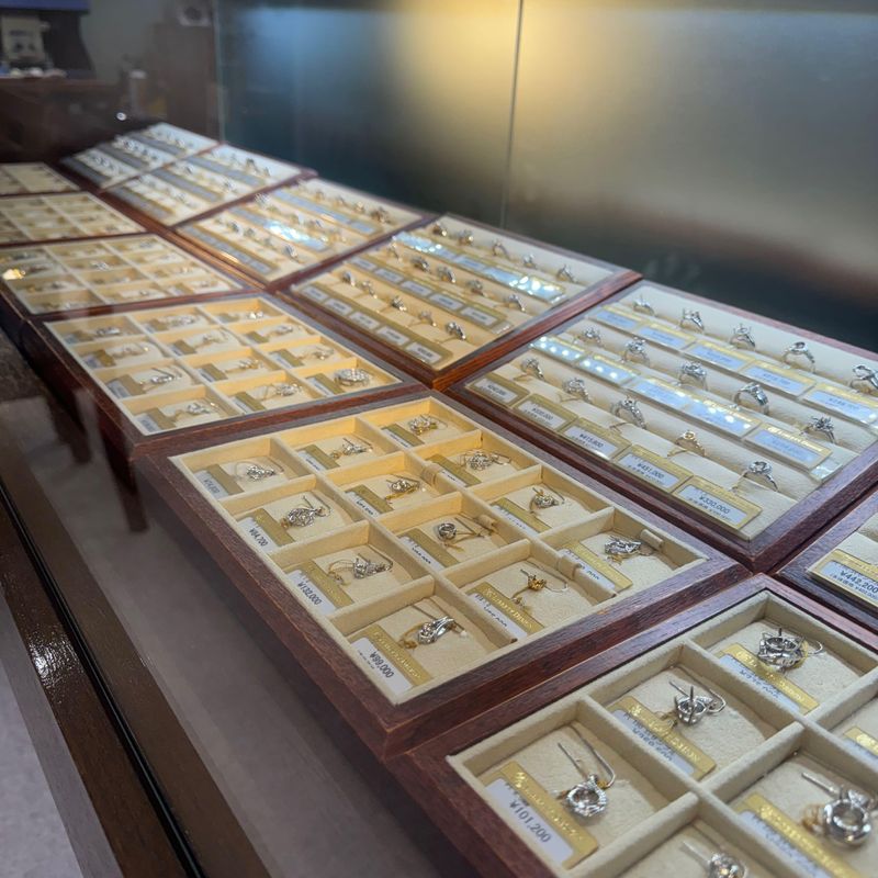リバティデザイン　川西店のアルバイト・バイト求人情報-03