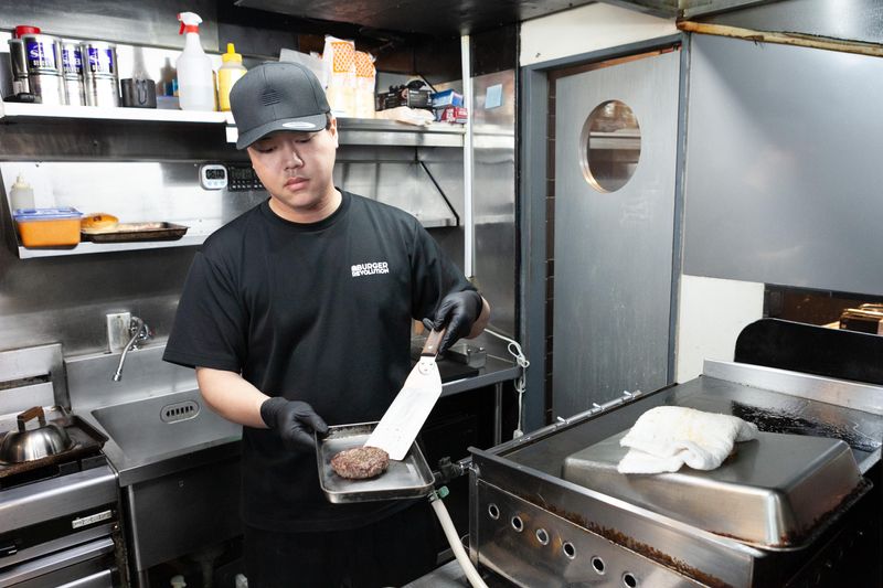 Burger Revolution Tokyo 六本木テラス店のアルバイト・バイト求人情報-03