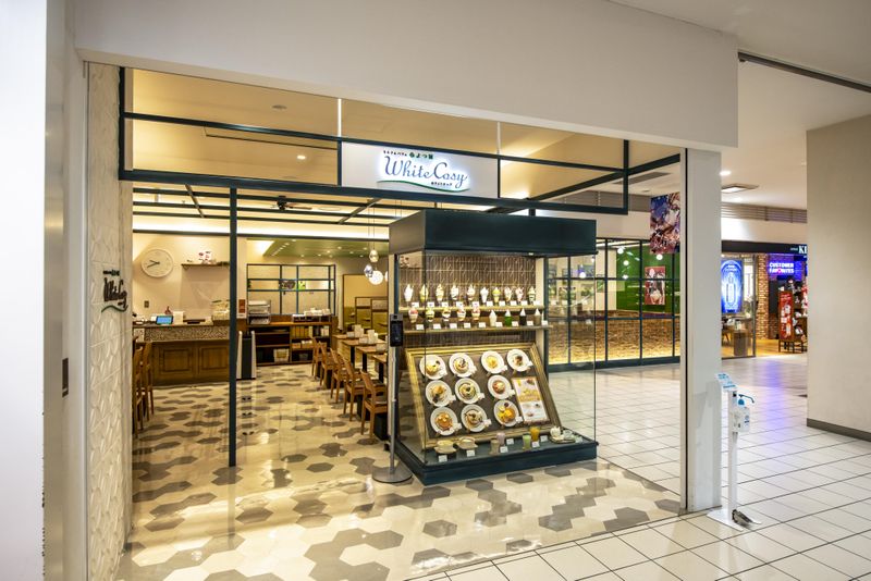 ミルク&パフェ よつ葉 ホワイトコージ　札幌ステラプレイス店​のアルバイト・バイト求人情報-02