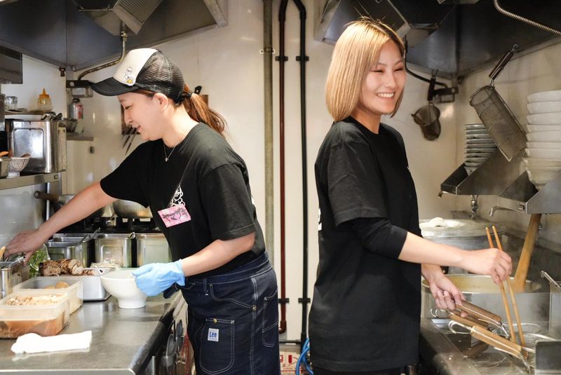 株式会社アクシス/よってこやラーメン　新宿南口店のアルバイト・バイト求人情報-02