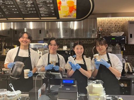 バラトンカフェ　青山表参道ライズスクエア店の求人情報