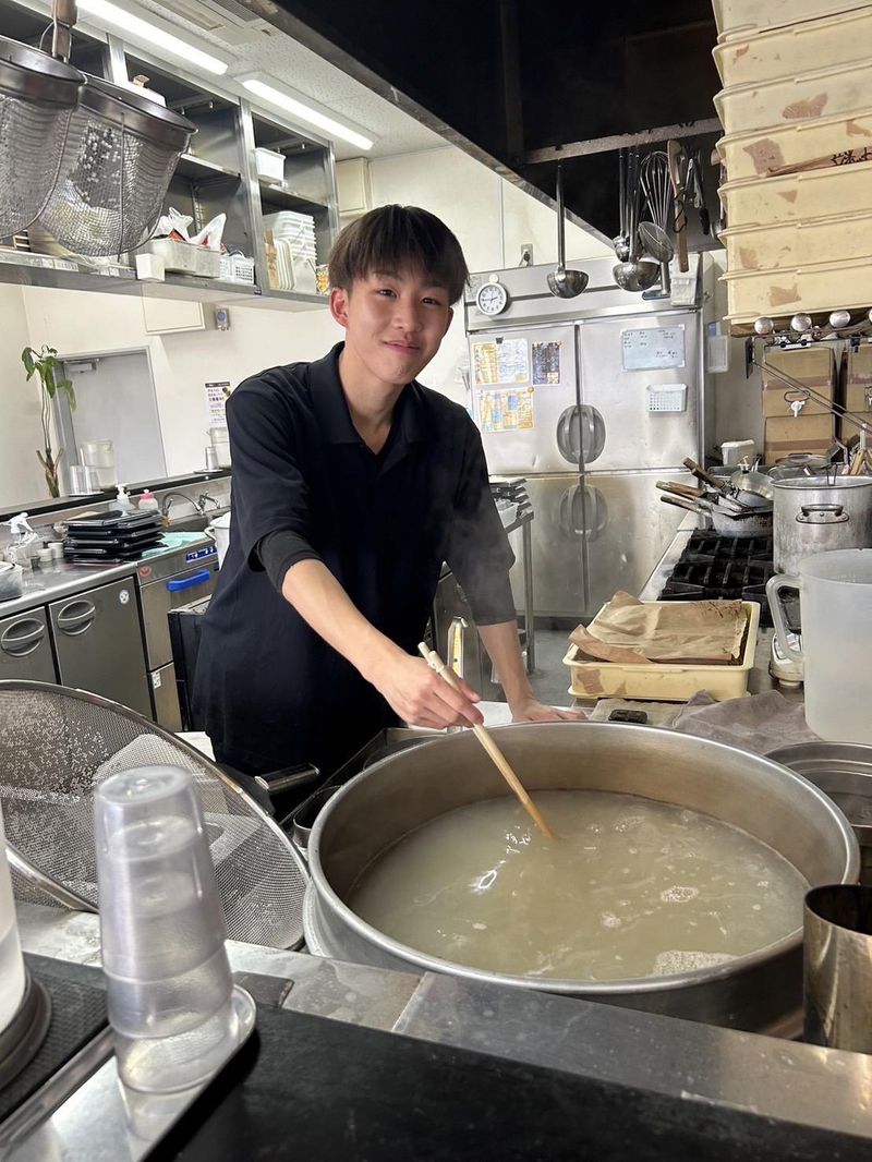 なぜ蕎麦にラー油を入れるのか。 富士店のアルバイト・バイト求人情報-02