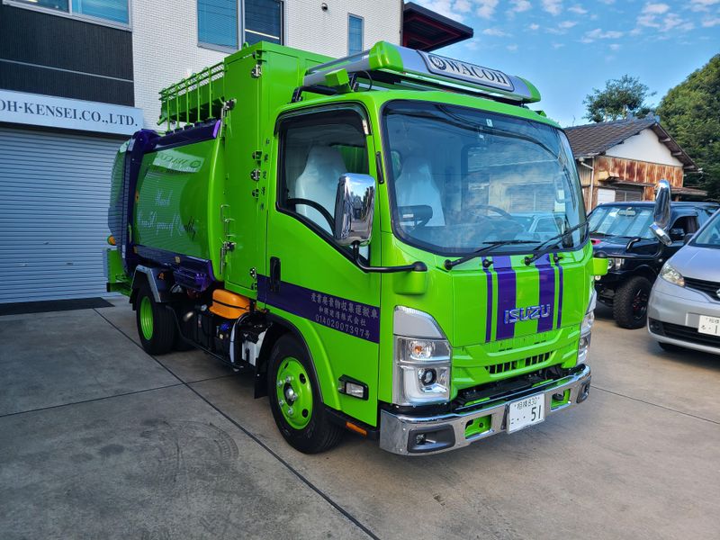 和興建清株式会社　西鶴間車庫