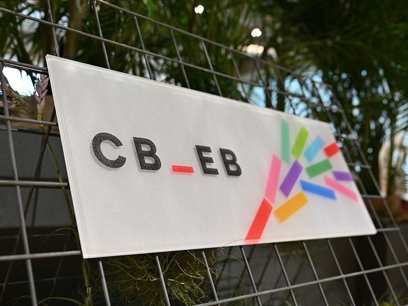 株式会社ＣＯＭＢＲＩＤＧＥ＆ＥＢ