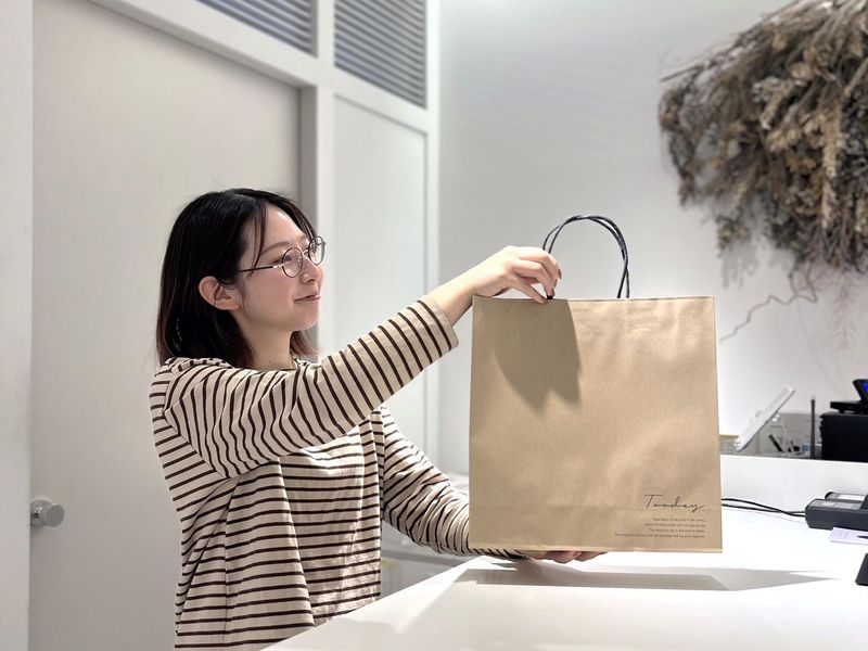 オオカミとフクロウ　ニュウマン横浜店(株式会社PORTOM)のアルバイト・バイト求人情報-02