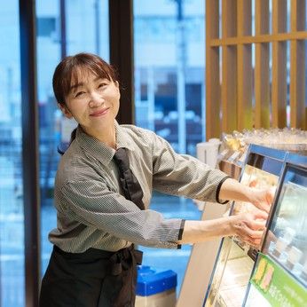 カフェ・ド・クリエ　名駅西口店の求人4