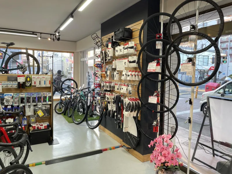 ロードバイクの専門店スタッフ