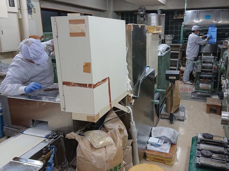 製麺工場での製造作業スタッフ