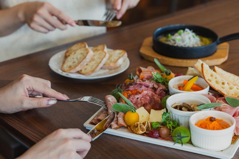 Leon's Café/レオンズカフェ_株式会社ドリーム・イニシアティブのアルバイト・バイト求人情報-02