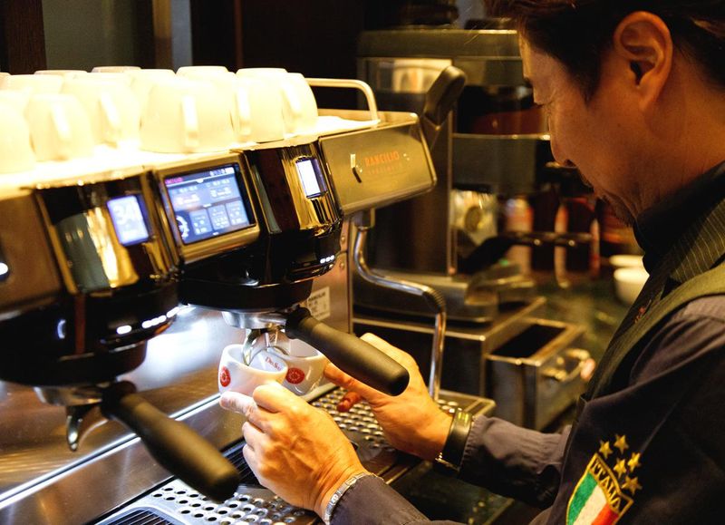 赤坂見附バール・デルソーレ(株式会社フォルトゥーナ)のアルバイト・バイト求人情報-04