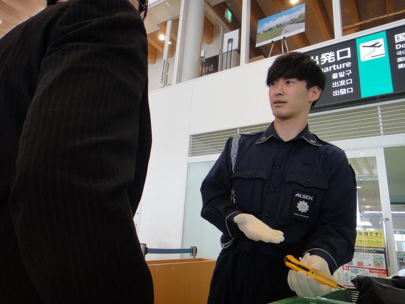 空港施設警備・手荷物検査スタッフ