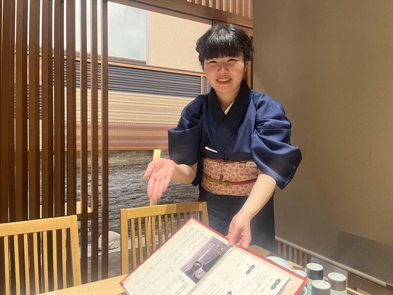 水たき料亭 博多華味鳥　筑紫口店のアルバイト・バイト求人情報-02