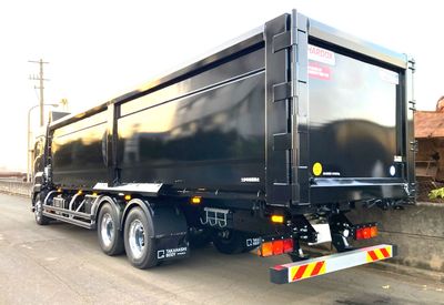 急募！！4トントラック塗装 スペース