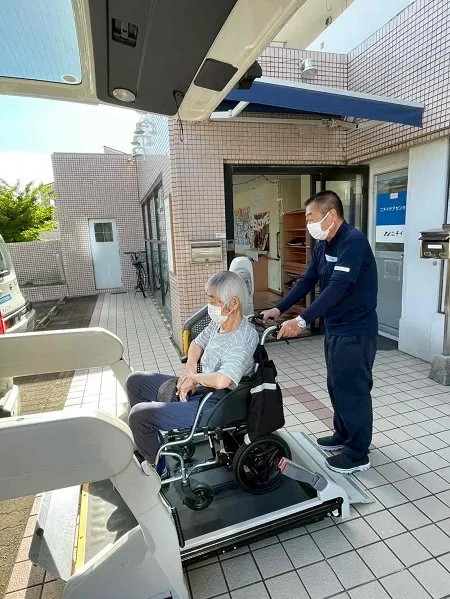株式会社ニチイ学館