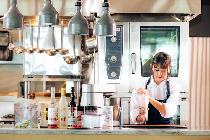 ダイニングバー「GRADATIONS」のアルバイト・バイト求人情報-04